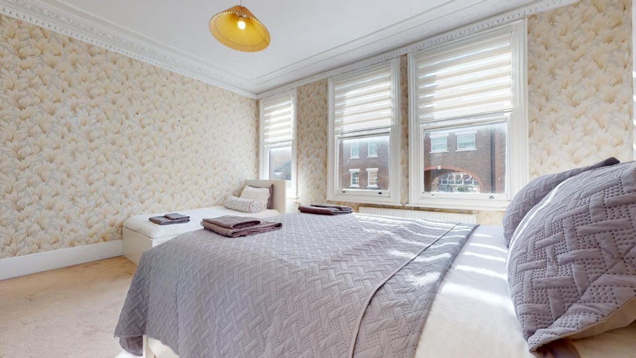 Ferienhaus Cheerful 4 Bedroom Victorian House With Back Courtyard *